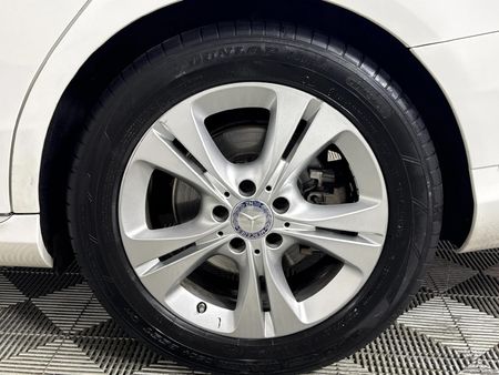 2015-Mercedes-Benz-C-Class-C-220-Bluetec-Avantgarde-Auto_6