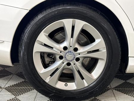 2015-Mercedes-Benz-C-Class-C-220-Bluetec-Avantgarde-Auto_7