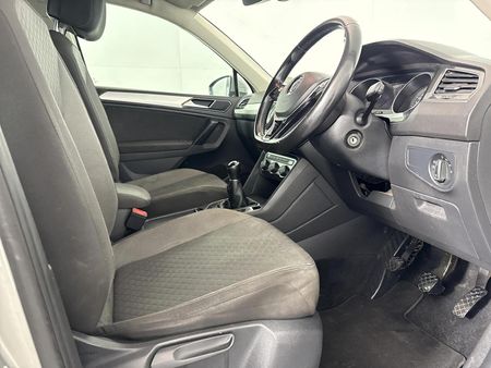2017-Volkswagen-Tiguan-14-TSI-Comfortline-92kW_9