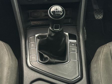 2017-Volkswagen-Tiguan-14-TSI-Comfortline-92kW_10