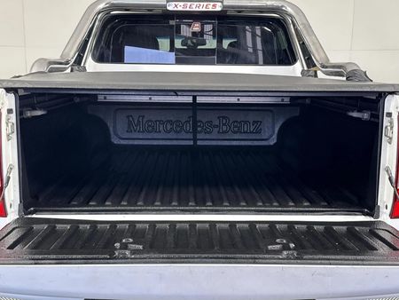 2020-Mercedes-Benz-X-Class-X220d-Progressive_13