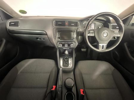 2013-Volkswagen-Jetta-VI-14-TSI-Comfortline-Auto_1