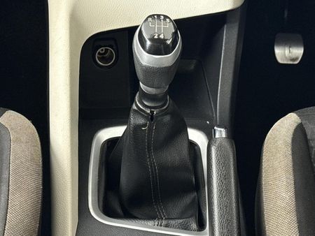 2024-Nissan-Magnite-10-Visia_10