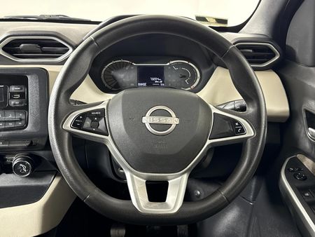 2024-Nissan-Magnite-10-Visia_11