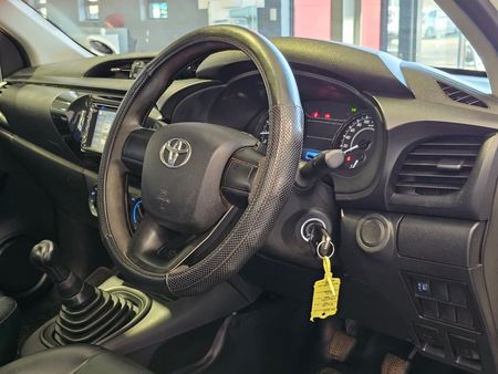 2022-Toyota-Hilux-20-VVTi-Single-Cab_11