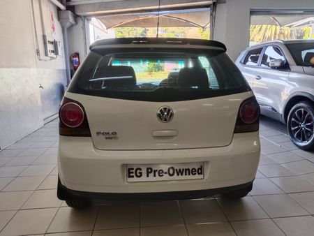 2012-Volkswagen-Polo-Vivo-14-Trendline-5-dr_2