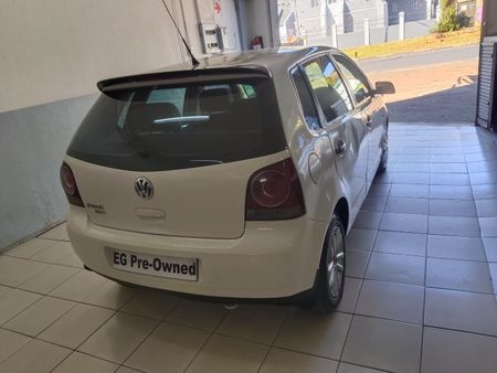 2012-Volkswagen-Polo-Vivo-14-Trendline-5-dr_3