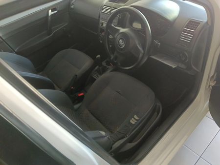 2012-Volkswagen-Polo-Vivo-14-Trendline-5-dr_5