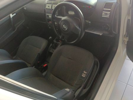 2012-Volkswagen-Polo-Vivo-14-Trendline-5-dr_7