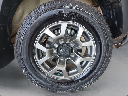 2022-Suzuki-Jimny-15-GLX-Auto_11