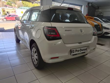 2025-Suzuki-Swift-12-GL_10