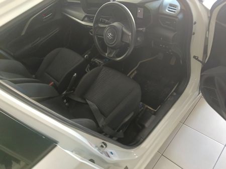 2025-Suzuki-Swift-12-GL_2