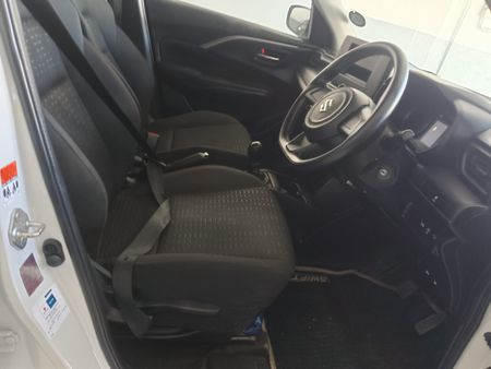 2025-Suzuki-Swift-12-GL_5