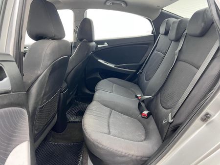 2016-Hyundai-Accent-16-GLS-Fluid-Auto_9