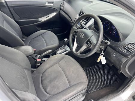 2016-Hyundai-Accent-16-GLS-Fluid-Auto_12