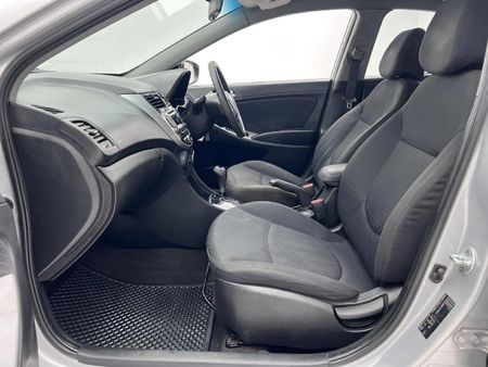 2016-Hyundai-Accent-16-GLS-Fluid-Auto_4