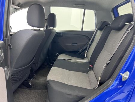 2005-Daihatsu-Charade-CX-Auto_11