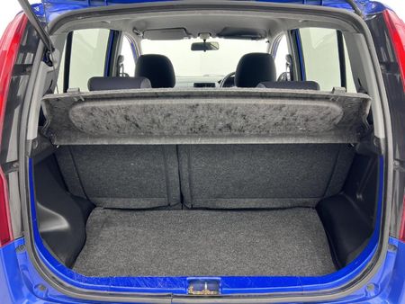 2005-Daihatsu-Charade-CX-Auto_12