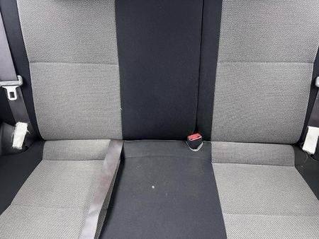 2005-Daihatsu-Charade-CX-Auto_13