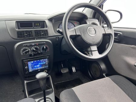 2005-Daihatsu-Charade-CX-Auto_7