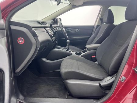 2015-Nissan-Qashqai-12T-Visia_6