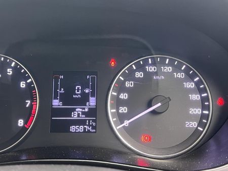 2015-Hyundai-i20-14-Fluid_9
