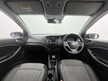 2015-Hyundai-i20-14-Fluid_10