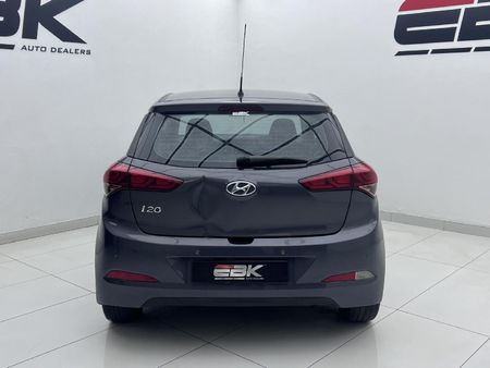 2015-Hyundai-i20-14-Fluid_4