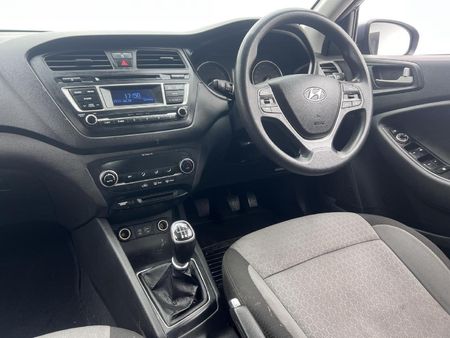 2015-Hyundai-i20-14-Fluid_7