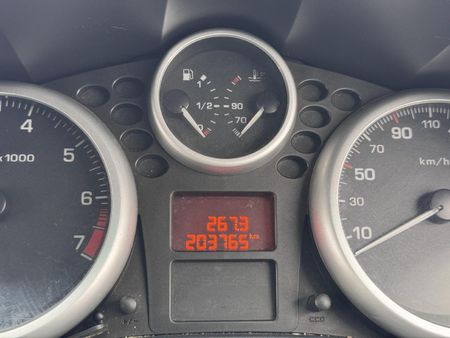 2010-Peugeot-207-14-Urban_9