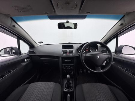 2010-Peugeot-207-14-Urban_10