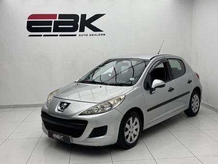 2010-Peugeot-207-14-Urban_2