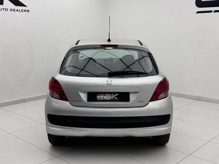 2010-Peugeot-207-14-Urban_4