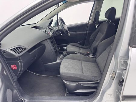 2010-Peugeot-207-14-Urban_6