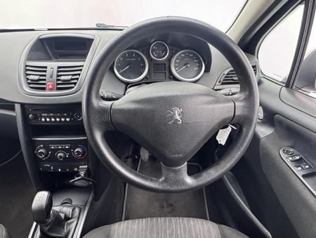 2010-Peugeot-207-14-Urban_8