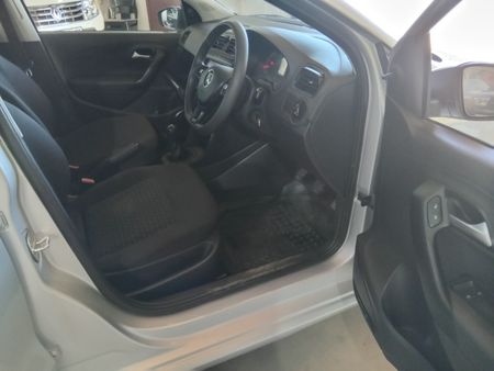 2024-Volkswagen-Polo-Vivo-14-Petrol-Manual_15