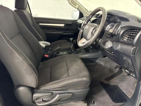 2024-Toyota-Hilux-24-GD-6-Raised-Body-Raider-Extended-Cab_4