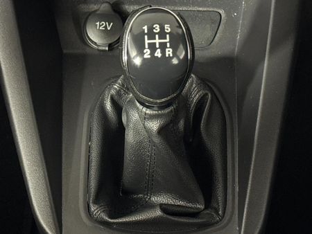 2017-Ford-Figo-15-Ambiente-5-dr_10