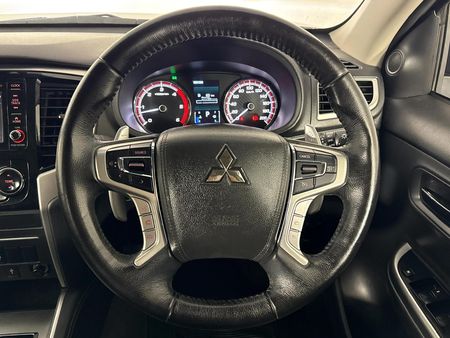 2022-Mitsubishi-Triton-24-Di-Dc-4x4-Auto-Double-Cab_11