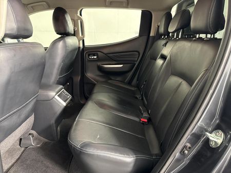 2022-Mitsubishi-Triton-24-Di-Dc-4x4-Auto-Double-Cab_3