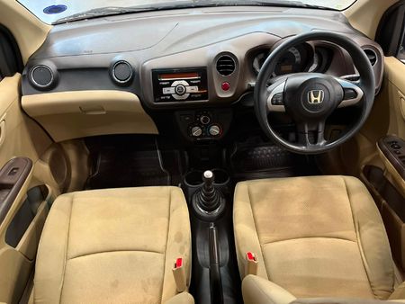 2013-Honda-Brio-12-Comfort-5-dr_9