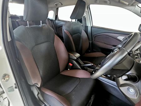 2025-Toyota-Starlet-Cross-15XS-Auto_15