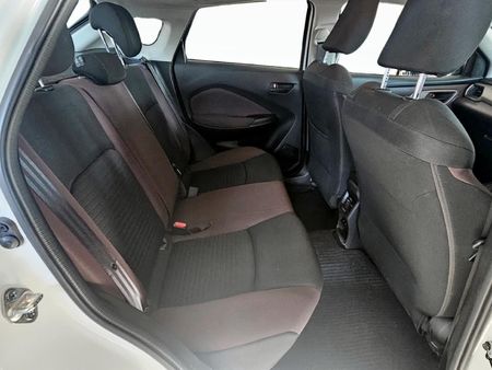 2025-Toyota-Starlet-Cross-15XS-Auto_16