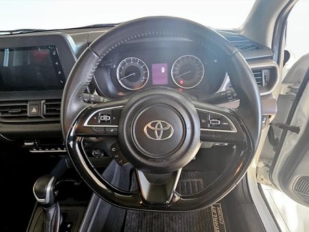 2025-Toyota-Starlet-Cross-15XS-Auto_7