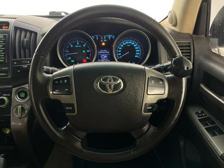 2011-Toyota-Land-Cruiser-200-TD-V8-VX-Auto_11