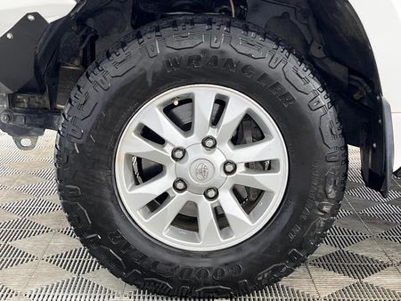 2011-Toyota-Land-Cruiser-200-TD-V8-VX-Auto_4
