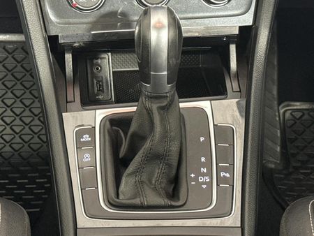 2019-Volkswagen-Golf-VII-14-TSI-Comfortline-Auto_7