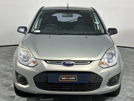 2013-Ford-Figo-14-Ambiente_11