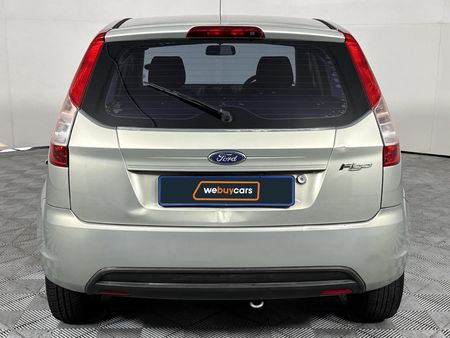 2013-Ford-Figo-14-Ambiente_14