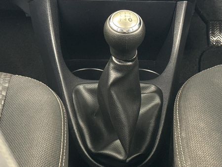 2015-Toyota-Etios-Cross-15-XS-5-dr_10